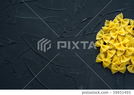 farfalle macaroni background with pasta on a black background with a side. A view from the top, a 39931493