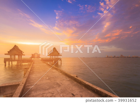 Beautiful sunset over walking path skyline Beautiful sunset over walking path skyline 39931652