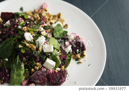 Baby spinach salad. Organic food. Simple dish. 39931977