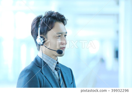 Male operator 39932296