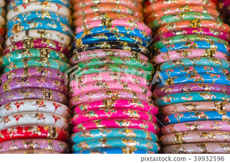 Bracelet at the store. 39932596