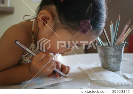Children to draw 39933345