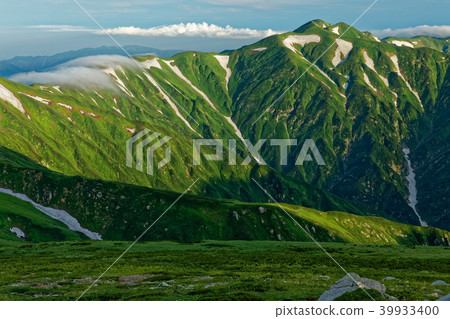 Northern part of Mt. Itoyo in the morning as seen from Iidomotoyama 39933400