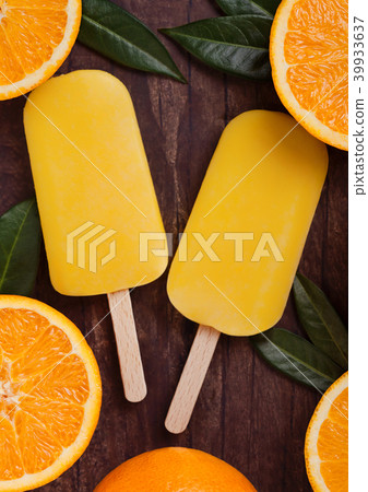 Fresh organic fruit orange ice cream with leaves 39933637