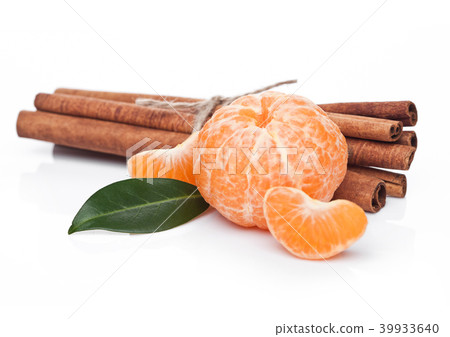 Fresh organic mandarin fruit with raw cinnamon Fresh organic mandarin fruit with raw cinnamon 39933640
