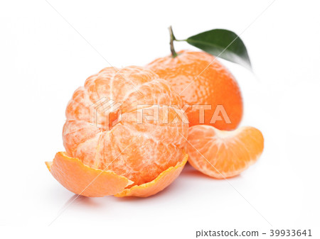 Fresh organic mandarin tangerine fruit with leaves Fresh organic mandarin tangerine fruit with leaves 39933641