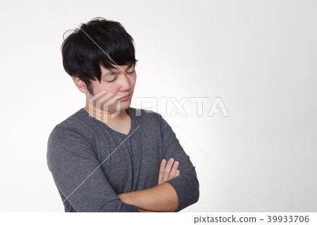 一個臉色沮喪的男人 一個臉色沮喪的男人 39933706