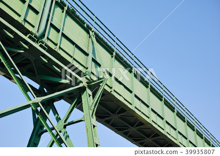 Kawai Tsurugamine Conveyance Channel Asahi-ku，Yokohama的第三條鐵路公路橋樑 39935807