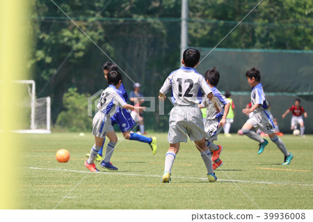 Boy football 39936008