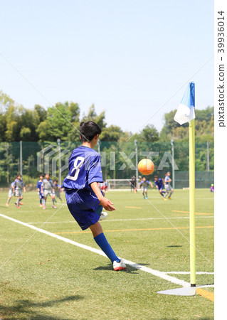 Boy soccer corner kick 39936014