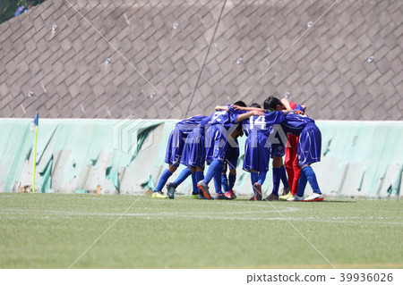 Boy football 39936026