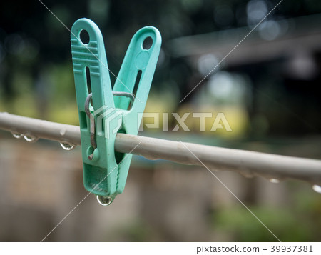 Clamping device To protect the moving fabric. We u Clamping device To protect the moving fabric. We u 39937381