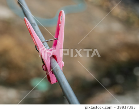 Clamping device To protect the moving fabric. We u Clamping device To protect the moving fabric. We u 39937383