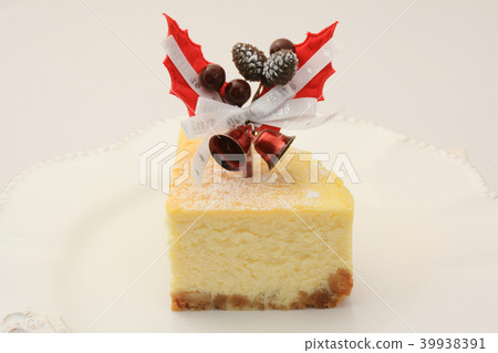 Cheese cake cut surface (Christmas cake) Cheese cake cut surface (Christmas cake) 39938391
