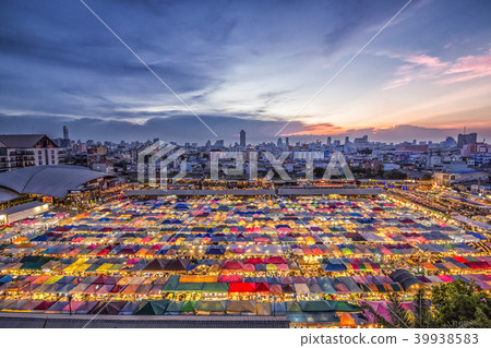 Talat全部Filada市場，泰國夜視圖 39938583