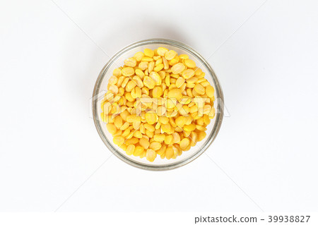 yellow moong mung dal lentil pulse bean 39938827
