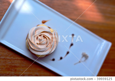 Lemon tower 39939125