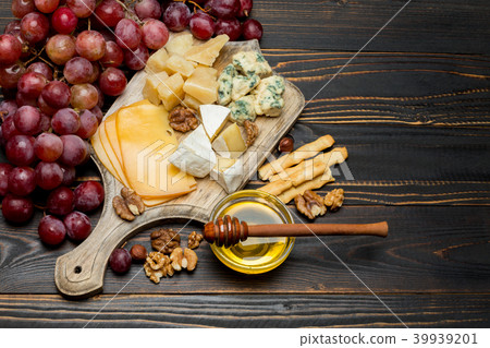 various types of cheese - brie, camembert, roquefort and cheddar 39939201