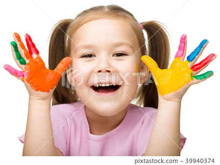 Portrait of a cute girl playing with paints 39940374