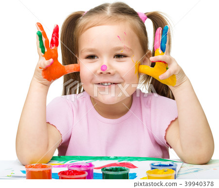 Portrait of a cute girl playing with paints 39940378
