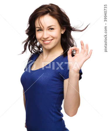 Woman is showing OK sign 39940735
