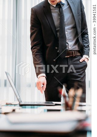 business man contemplation brain work office business man contemplation brain work office 39941581