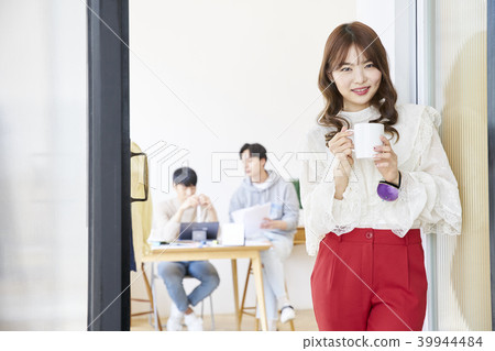 Fashion designer, korean 39944484