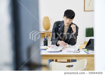 Fashion designer, korean 39944489