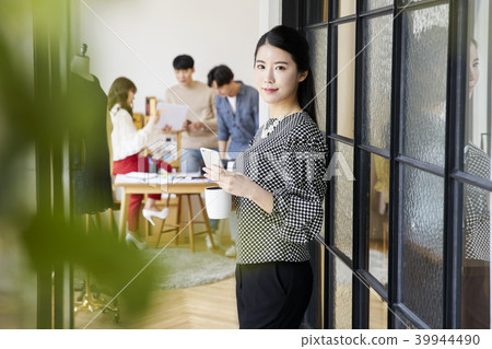 Fashion designer, korean 39944490