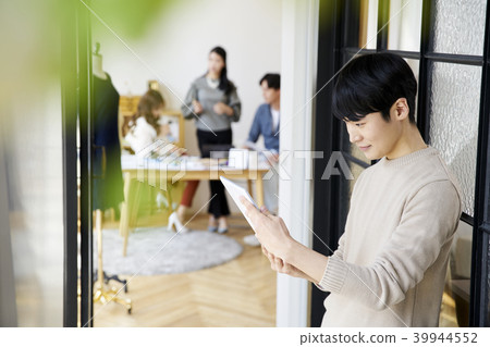 Fashion designer, korean 39944552