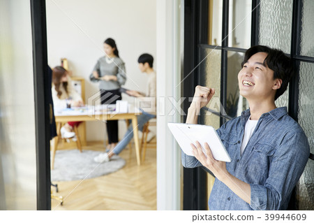 Fashion designer, korean 39944609