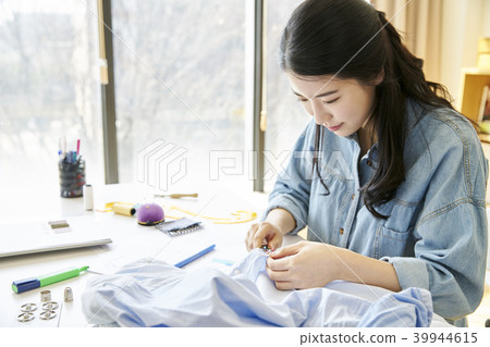 Fashion designer, korean 39944615