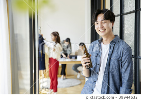 Fashion designer, korean 39944632