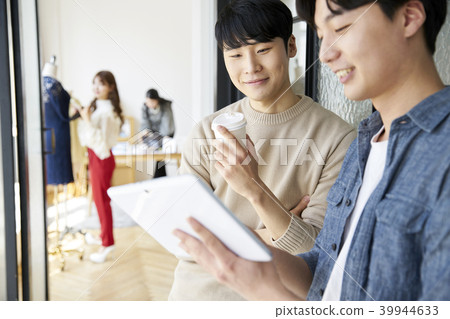 Fashion designer, korean 39944633