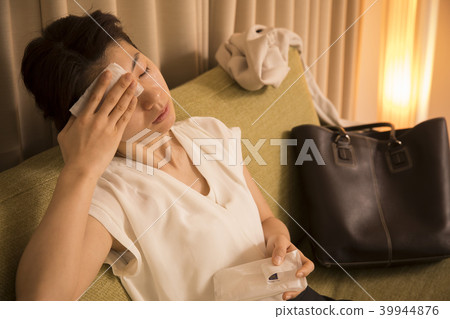 Wipe-off type makeup remover 39944876