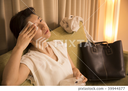 Wipe-off type makeup remover 39944877