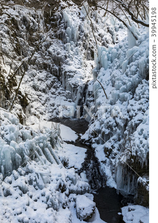 Ice column 06 39945198