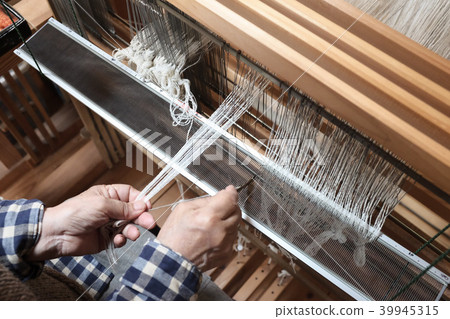 Passage of weaving work 39945315