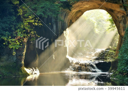 Chiba prefecture deep groove waterfall Morning light Chiba prefecture deep groove waterfall Morning light 39945611