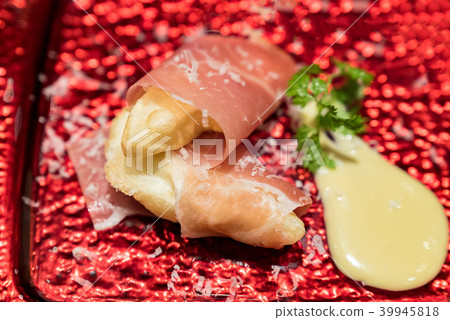 pear tempura parma ham 39945818