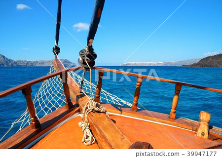 Ancient ship 39947177