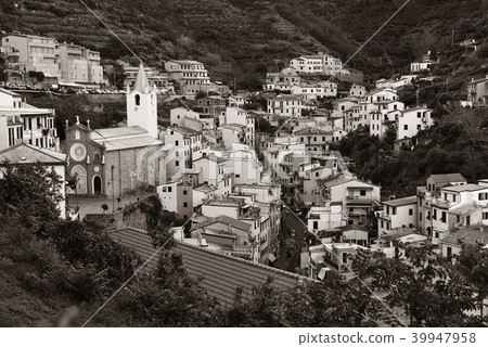 Riomaggiore valley view in Cinque Terre 39947958