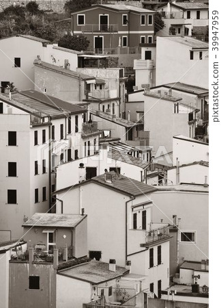 Riomaggiore valley view in Cinque Terre 39947959
