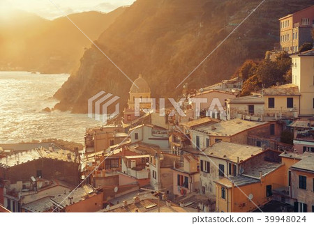Vernazza sunset in Cinque Terre Vernazza sunset in Cinque Terre 39948024