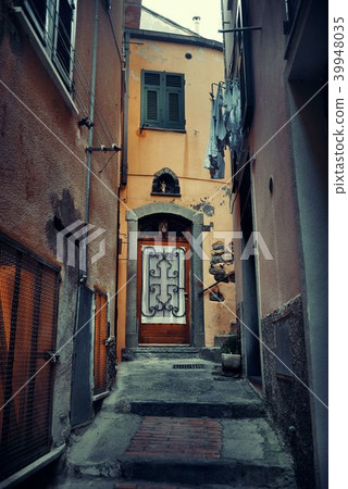 Vernazza alley Cinque Terre 39948035