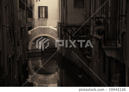 Venice canal bridge 39948186