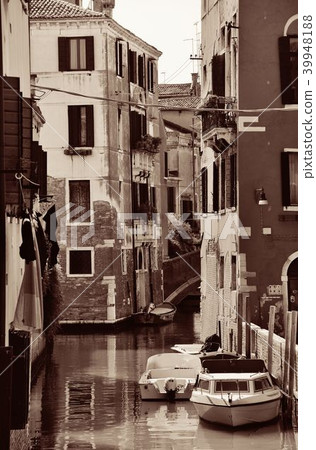 Venice canal 39948188
