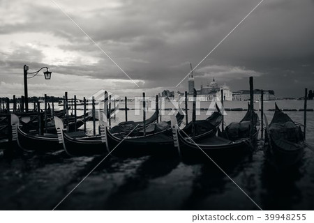 Gondola and San Giorgio Maggiore island Gondola and San Giorgio Maggiore island 39948255