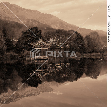 Dali Sunrise 39948759