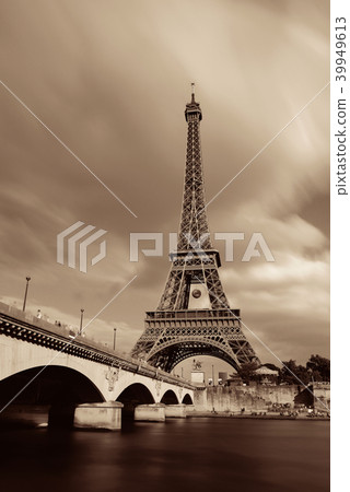 Eiffel Tower 39949613